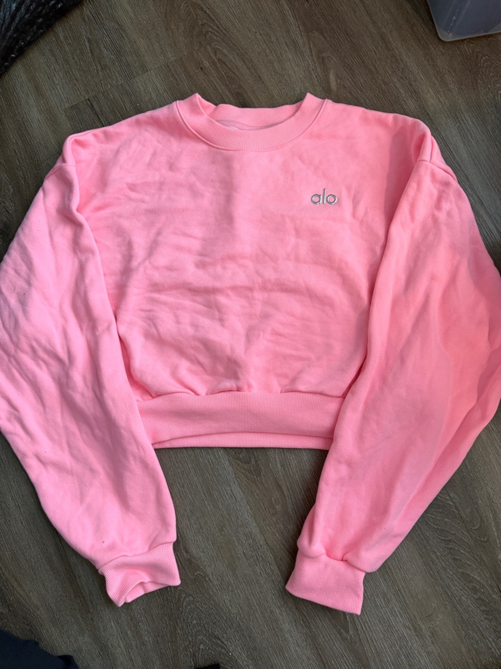 ALO Yoga Pink Cropped Crewneck Sweatshirt 
Bubblegum pink